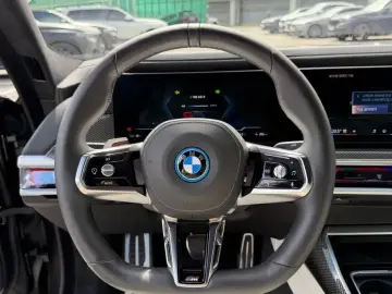 2024 BMW i7 с пробегом 5 635 км