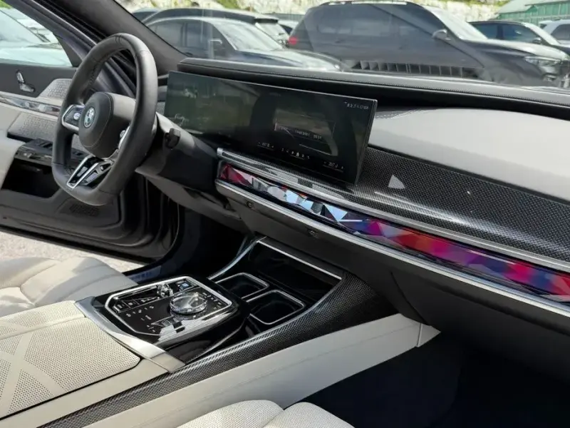 2024 BMW i7 с пробегом 5 635 км