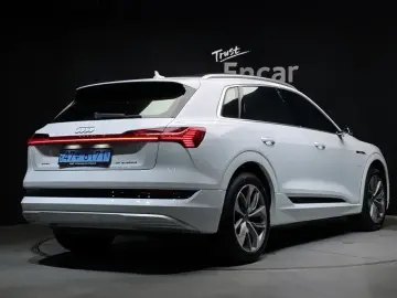 2022 Audi e-tron с пробегом 83 928 км