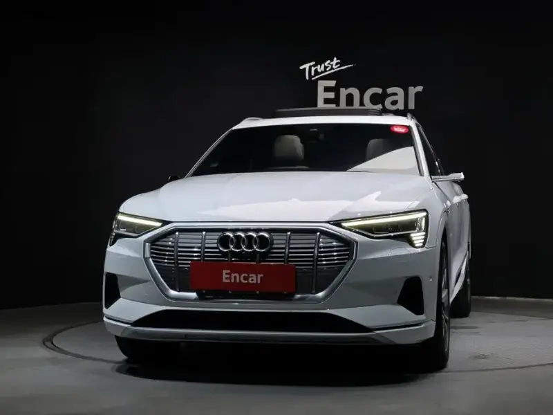 2022 Audi e-tron с пробегом 83 928 км