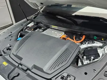 2022 Audi e-tron с пробегом 83 928 км