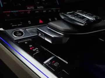 2022 Audi e-tron с пробегом 83 928 км