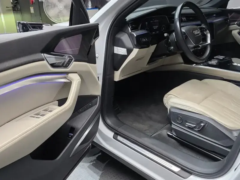 2022 Audi e-tron с пробегом 83 928 км