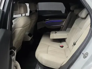 2022 Audi e-tron с пробегом 83 928 км