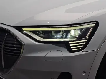 2022 Audi e-tron с пробегом 83 928 км