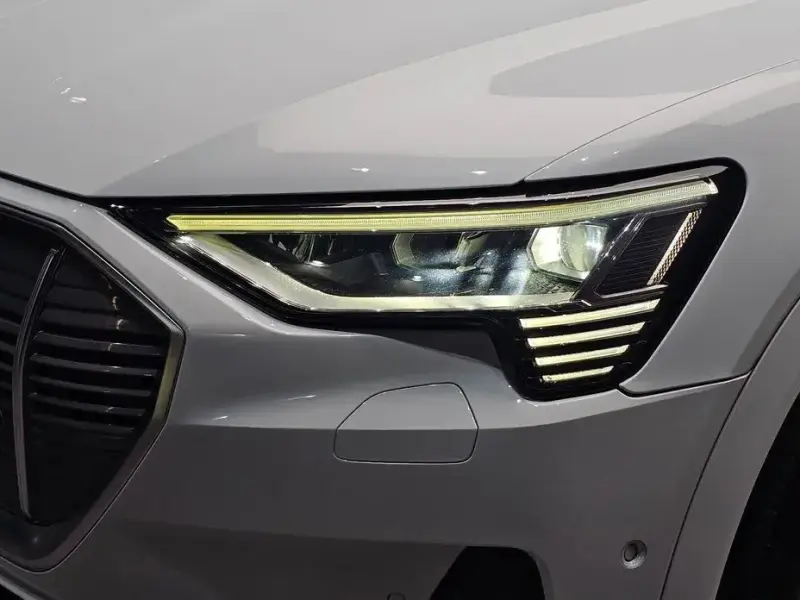 2022 Audi e-tron с пробегом 83 928 км
