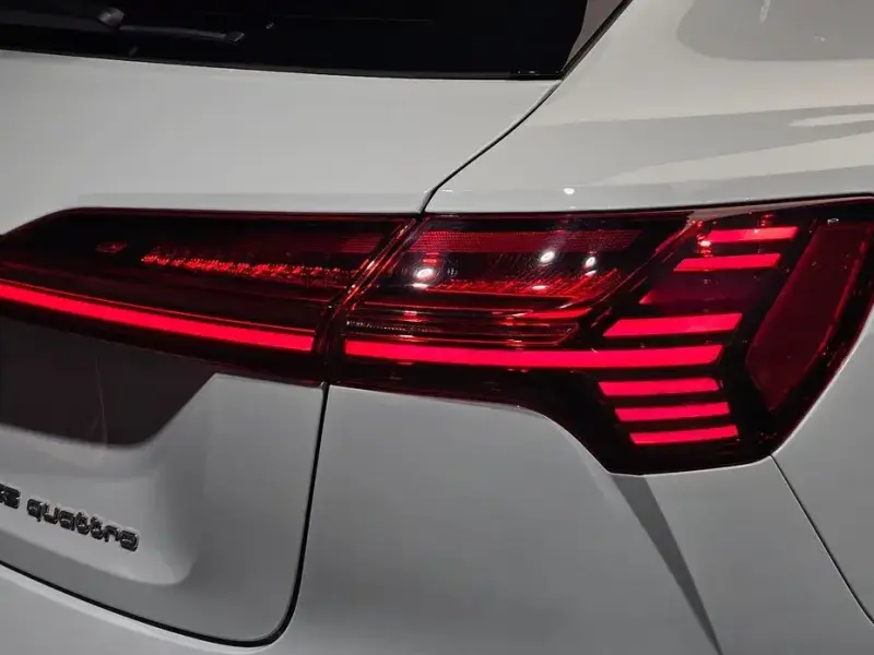 2022 Audi e-tron с пробегом 83 928 км