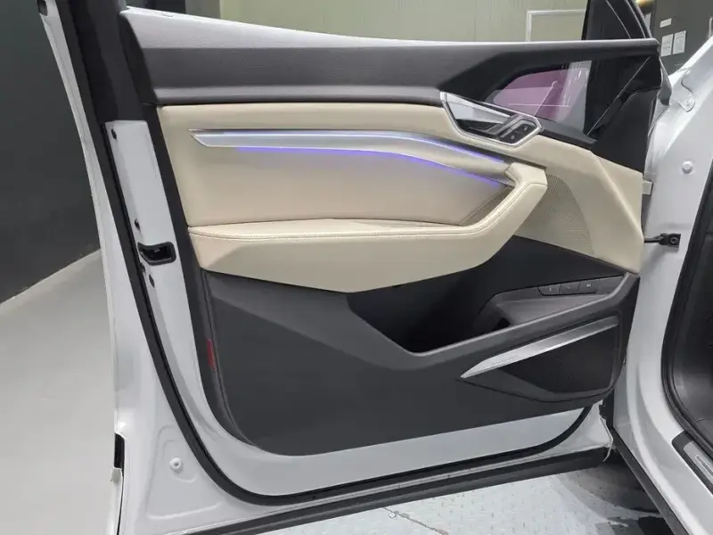 2022 Audi e-tron с пробегом 83 928 км