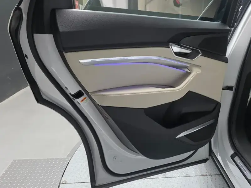 2022 Audi e-tron с пробегом 83 928 км