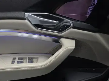 2022 Audi e-tron с пробегом 83 928 км