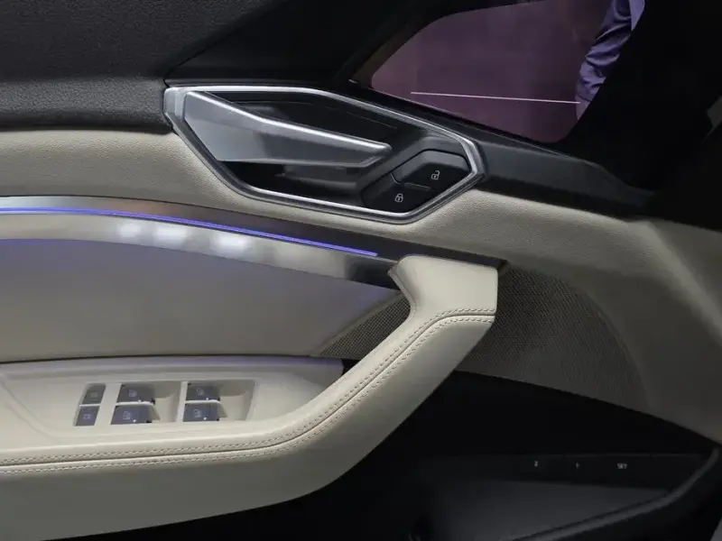 2022 Audi e-tron с пробегом 83 928 км