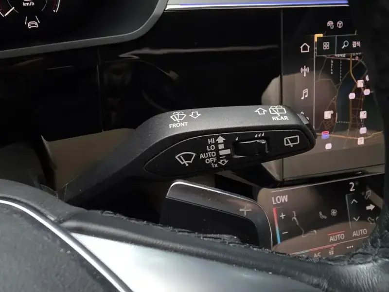 2022 Audi e-tron с пробегом 83 928 км