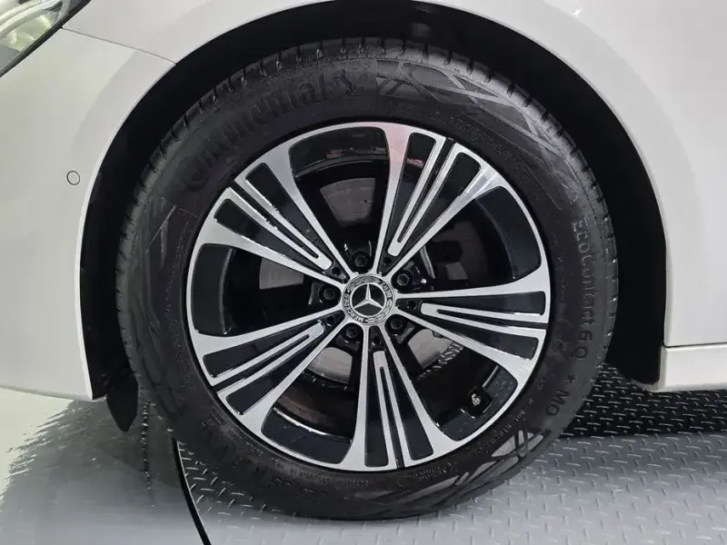 2025 Mercedes-Benz E-Класс с пробегом 12 655 км