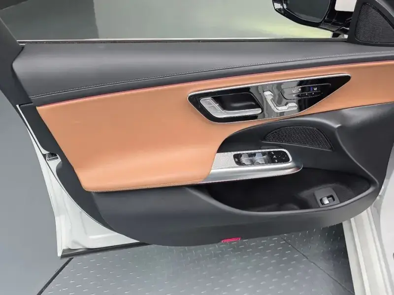 2025 Mercedes-Benz E-Класс с пробегом 12 655 км