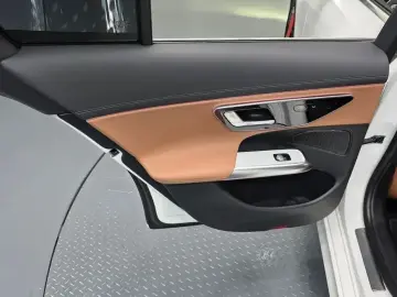 2025 Mercedes-Benz E-Класс с пробегом 12 655 км