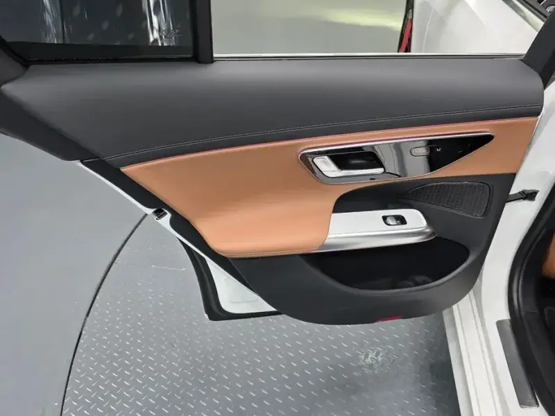 2025 Mercedes-Benz E-Класс с пробегом 12 655 км