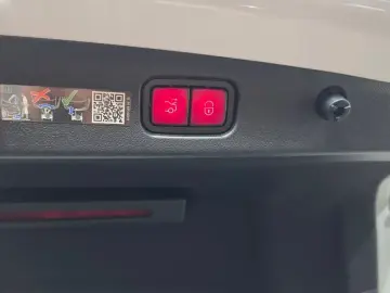2025 Mercedes-Benz E-Класс с пробегом 12 655 км