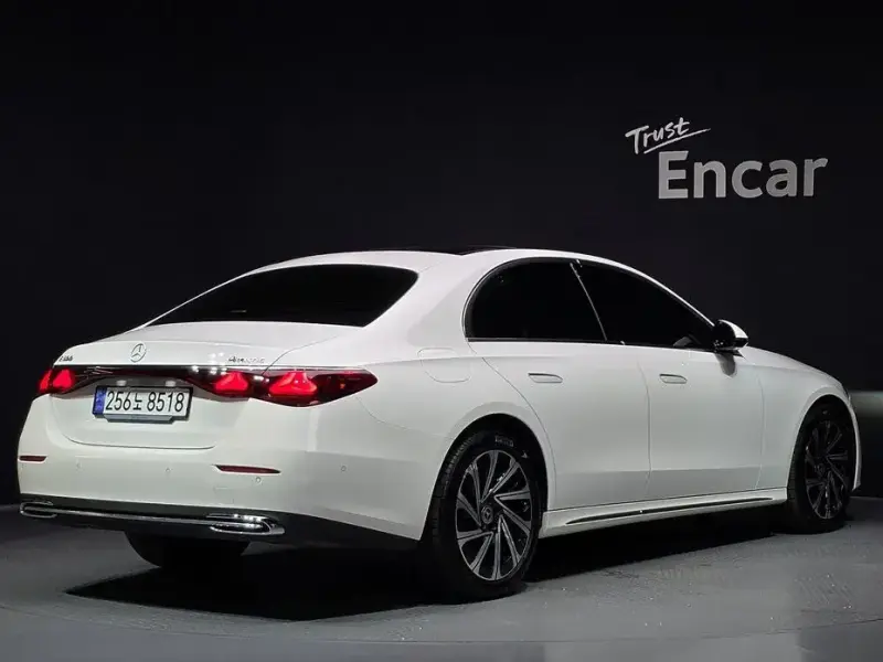 2024 Mercedes-Benz E-Класс с пробегом 18 343 км