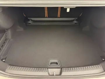2025 Mercedes-Benz E-Класс с пробегом 1 073 км