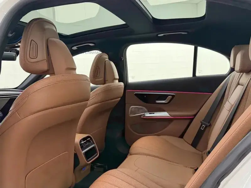 2025 Mercedes-Benz E-Класс с пробегом 1 073 км
