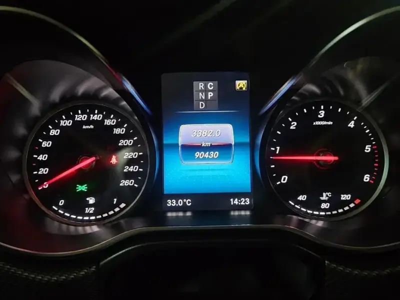 2022 Mercedes-Benz V-Класс с пробегом 90 430 км
