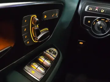 2022 Mercedes-Benz V-Класс с пробегом 90 430 км