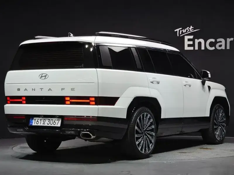 2025 Hyundai Santa Fe с пробегом 3 487 км