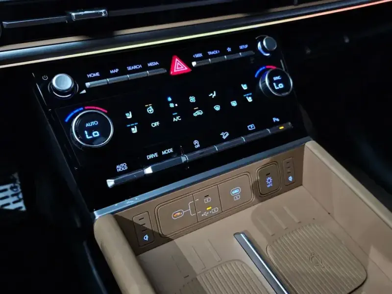 2025 Hyundai Santa Fe с пробегом 3 487 км