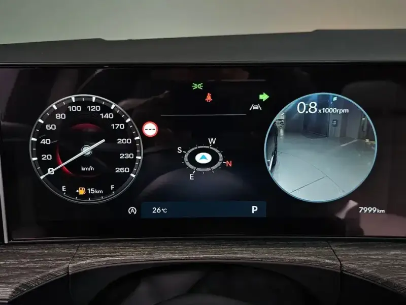 2025 Hyundai Santa Fe с пробегом 7 999 км