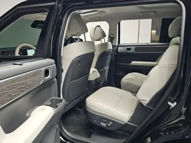 2025 Hyundai Santa Fe с пробегом 7 999 км