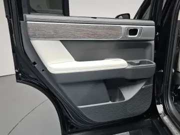 2025 Hyundai Santa Fe с пробегом 7 999 км