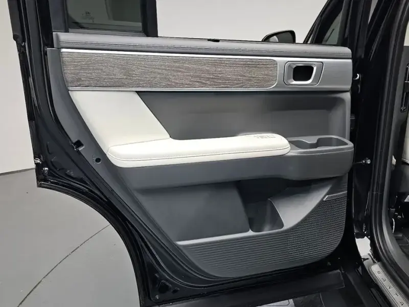 2025 Hyundai Santa Fe с пробегом 7 999 км