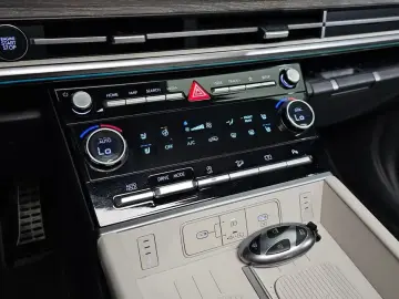 2025 Hyundai Santa Fe с пробегом 7 999 км