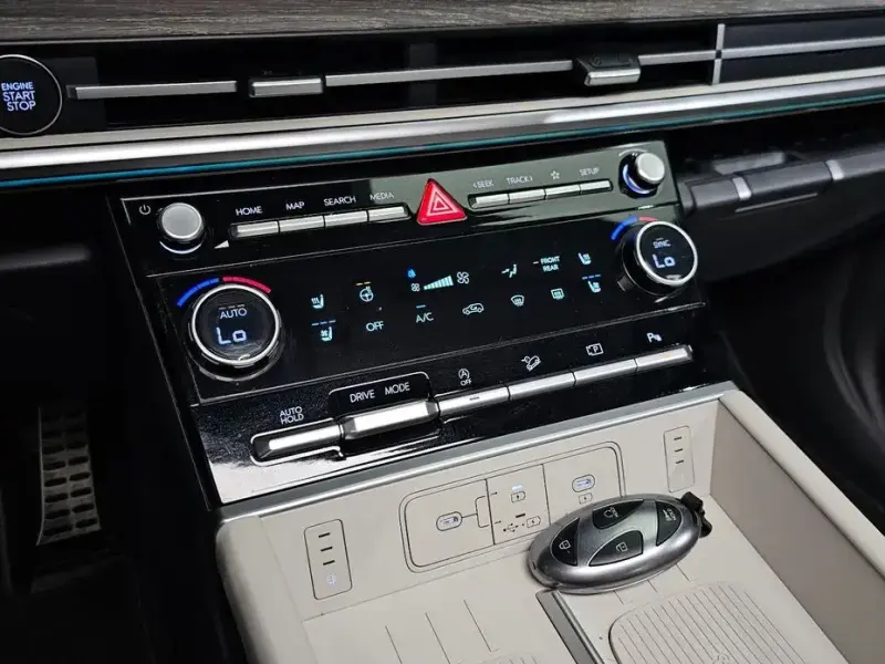 2025 Hyundai Santa Fe с пробегом 7 999 км