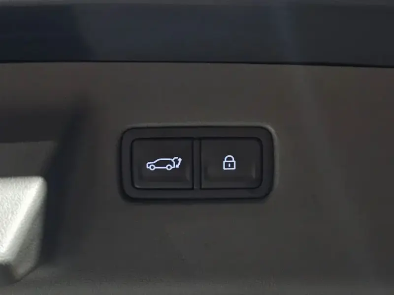 2025 Hyundai Santa Fe с пробегом 7 999 км
