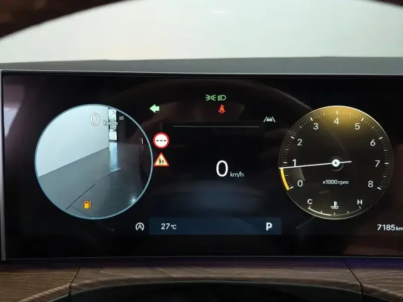 2025 Hyundai Santa Fe с пробегом 7 185 км