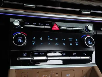 2025 Hyundai Santa Fe с пробегом 7 185 км