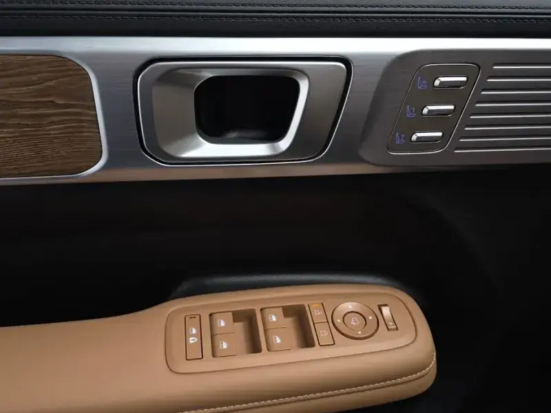 2025 Hyundai Santa Fe с пробегом 7 185 км