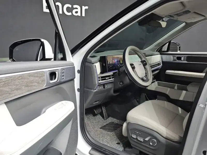2025 Hyundai Santa Fe с пробегом 14 832 км