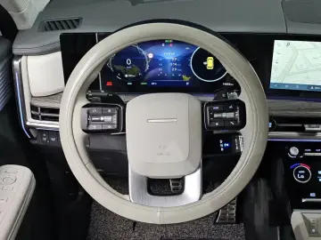 2025 Hyundai Santa Fe с пробегом 14 832 км