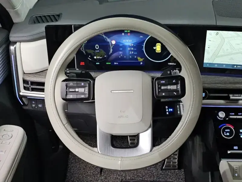 2025 Hyundai Santa Fe с пробегом 14 832 км