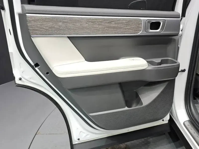 2025 Hyundai Santa Fe с пробегом 14 832 км