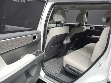 2025 Hyundai Santa Fe с пробегом 14 832 км