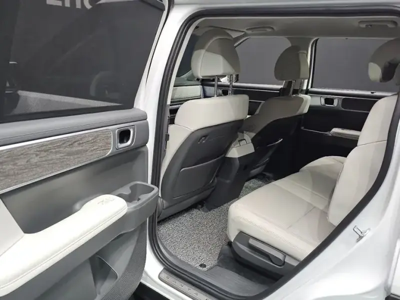 2025 Hyundai Santa Fe с пробегом 14 832 км