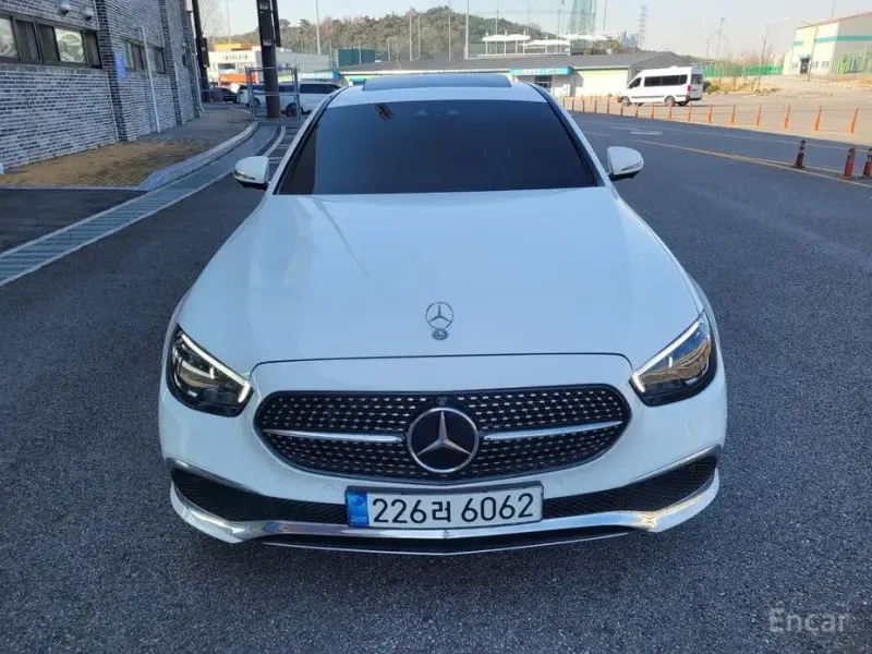 2022 Mercedes-Benz E-Класс с пробегом 21 942 км