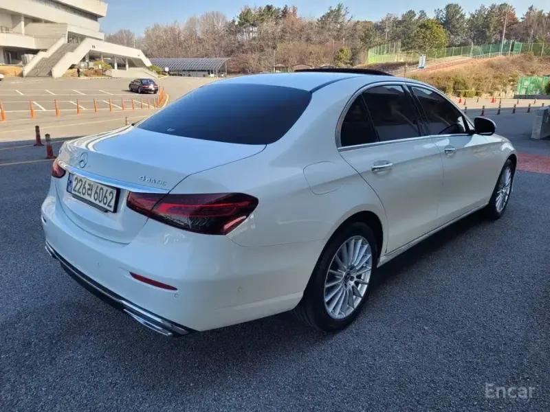 2022 Mercedes-Benz E-Класс с пробегом 21 942 км