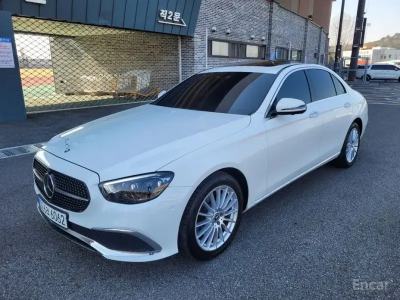 2022 Mercedes-Benz E-Класс с пробегом 21 942 км