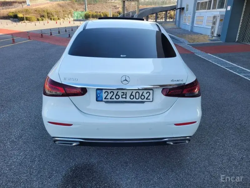 2022 Mercedes-Benz E-Класс с пробегом 21 942 км