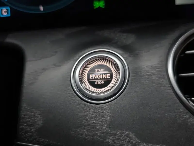 2022 Mercedes-Benz E-Класс с пробегом 32 032 км