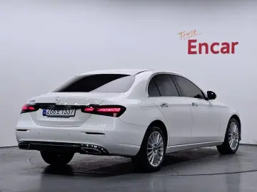 2023 Mercedes-Benz E-Класс с пробегом 33 893 км